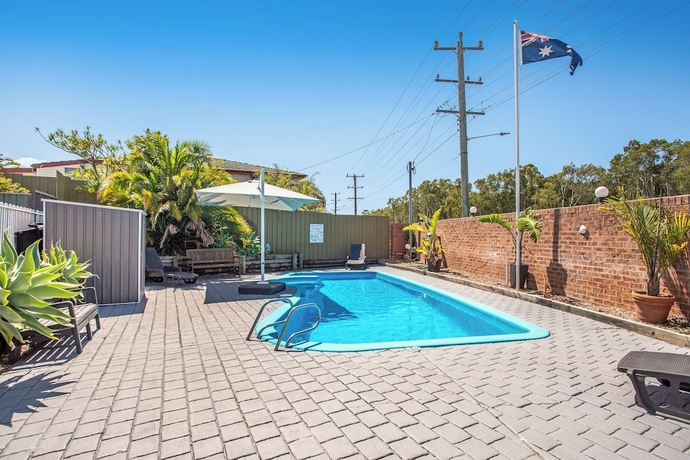 Imagen de la piscina del Hotel Lake Macquarie Motor Inn. Foto 16