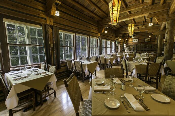 Imagen del bar/restaurante del Hotel Lake Mcdonald Lodge - Inside The Park. Foto 14
