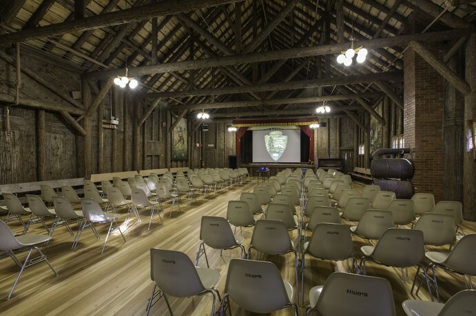 Imagen general del Hotel Lake Mcdonald Lodge - Inside The Park. Foto 7