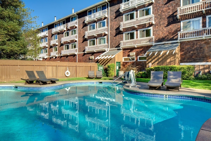 Imagen de la piscina del Hotel Lake Natoma Inn. Foto 19