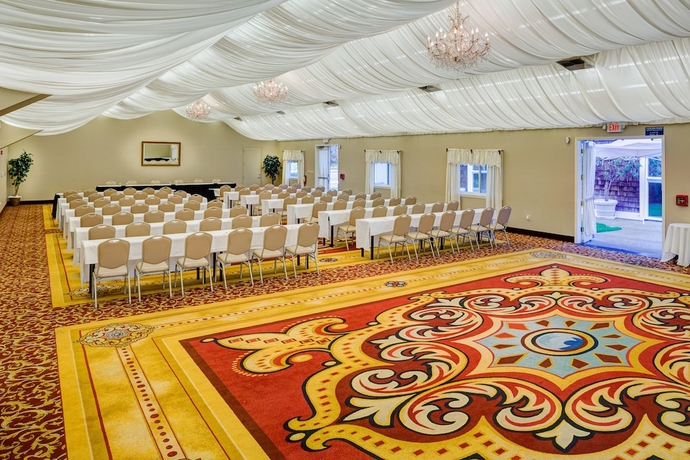 Imagen de los interiores del Hotel Lake Natoma Inn. Foto 17
