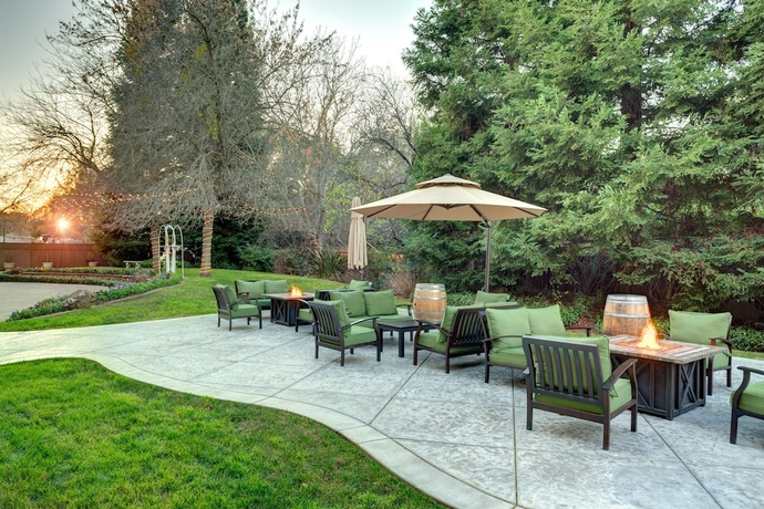 Imagen de los exteriores del Hotel Lake Natoma Inn. Foto 8