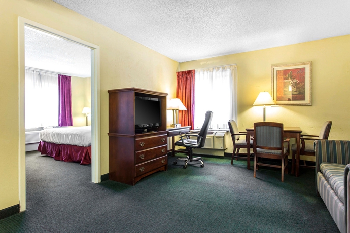 Imagen de la habitación del Hotel Lake Norman Inn and Suites. Foto 6