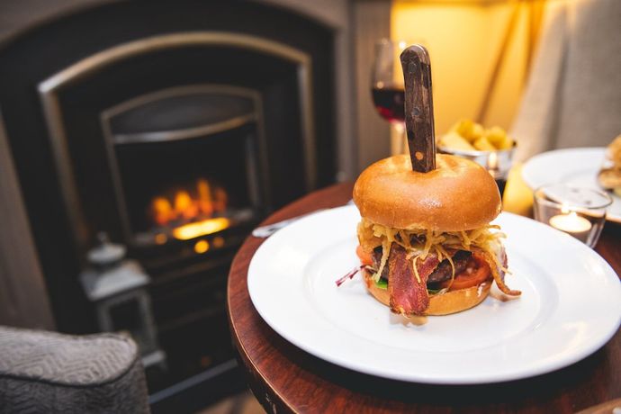 Imagen del bar/restaurante del Hotel Lake Of Shadows. Foto 6