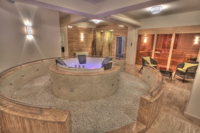 Imagen de la piscina del Hotel Lake Palace. Foto 12