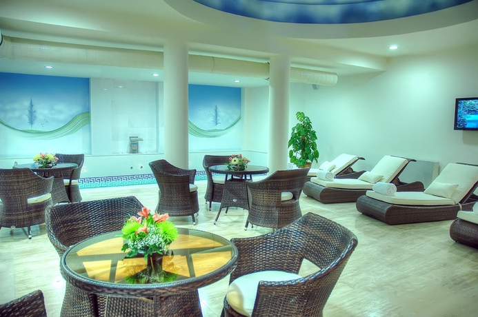 Imagen de la piscina del Hotel Lake Palace. Foto 13