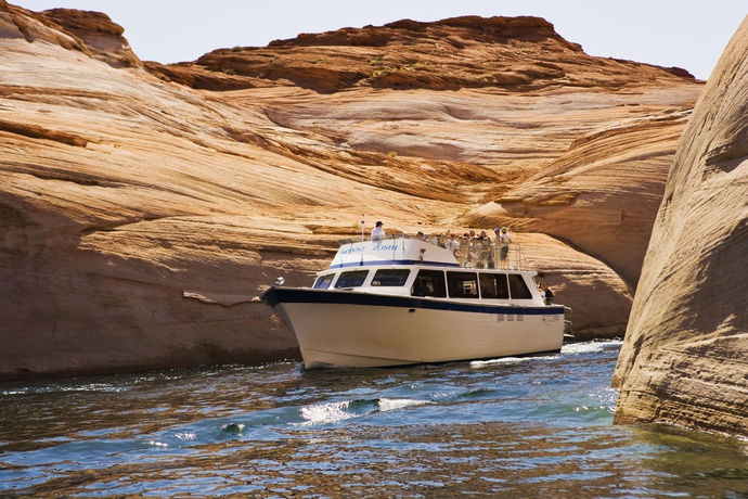Imagen de los exteriores del Hotel Lake Powell Resort. Foto 10