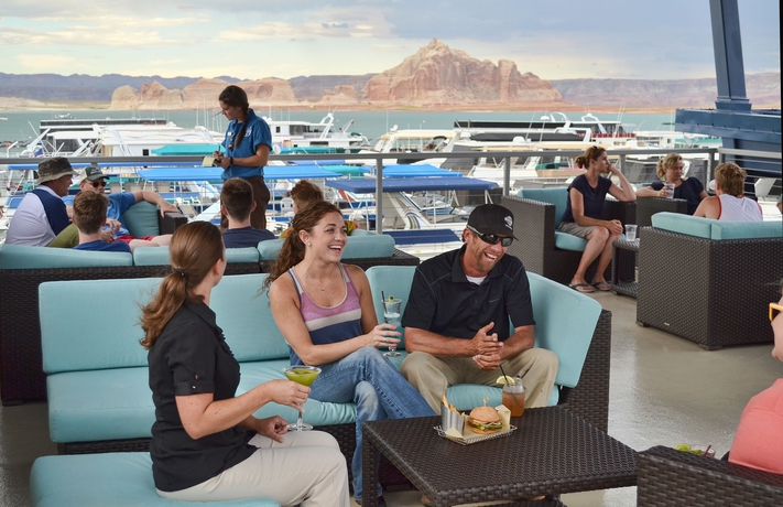 Imagen del bar/restaurante del Hotel Lake Powell Resort. Foto 7