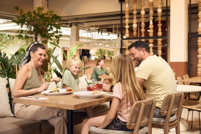 Imagen del bar/restaurante del Hotel Lake Resort Beekse Bergen. Foto 5