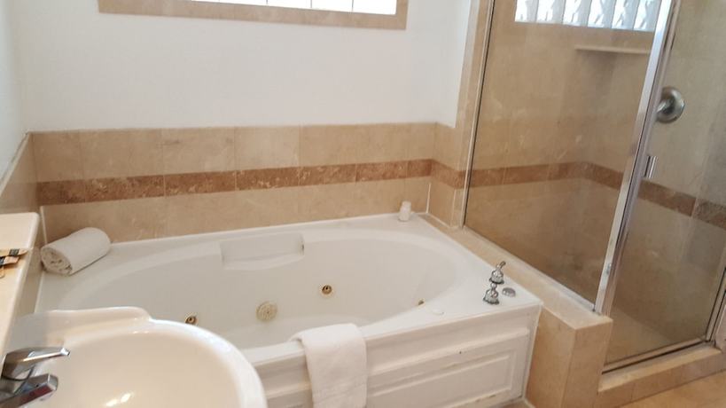 Imagen de la habitación del Hotel Lake Ridge. Foto 14