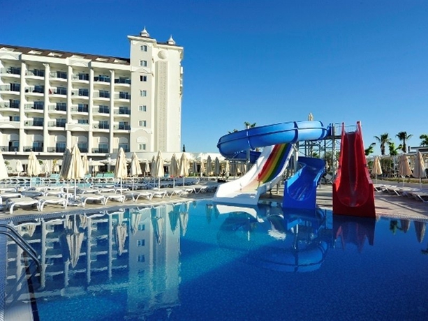 Imagen general del Hotel Lake River Side Spa - Ultra All Inclusive. Foto 4