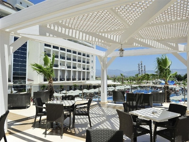 Imagen general del Hotel Lake River Side Spa - Ultra All Inclusive. Foto 7