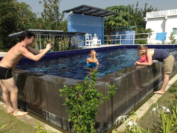 Imagen de la piscina del Hotel Lake Scene Resort. Foto 14