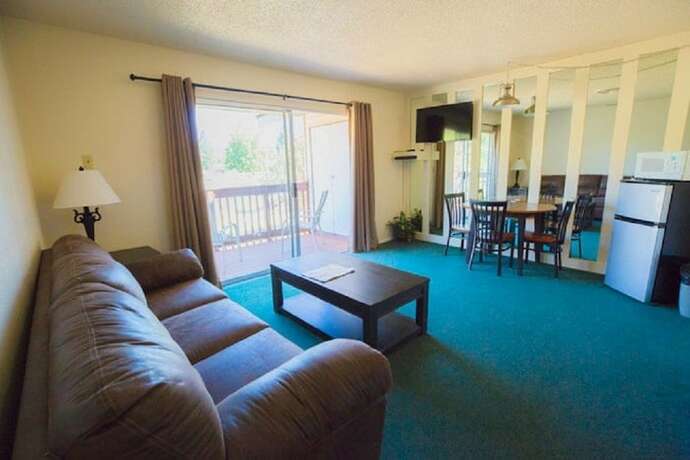 Imagen general del Hotel Lake Shastina Golf Resort. Foto 15