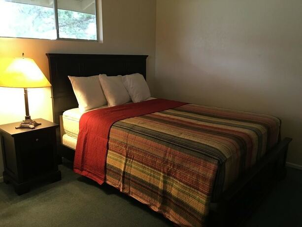 Imagen general del Hotel Lake Shastina Golf Resort. Foto 16