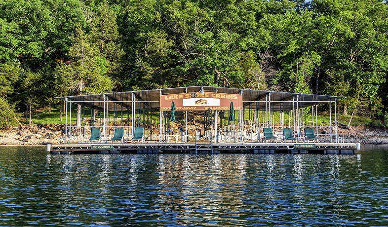 Imagen de los exteriores del Hotel Lake Shore Cabins On Beaver Lake. Foto 17