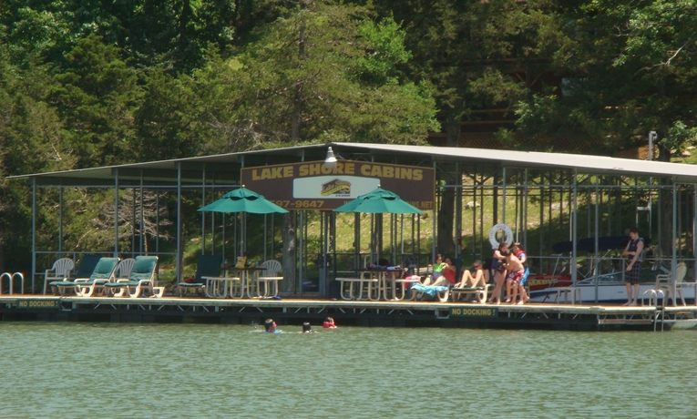 Imagen de los exteriores del Hotel Lake Shore Cabins On Beaver Lake. Foto 19