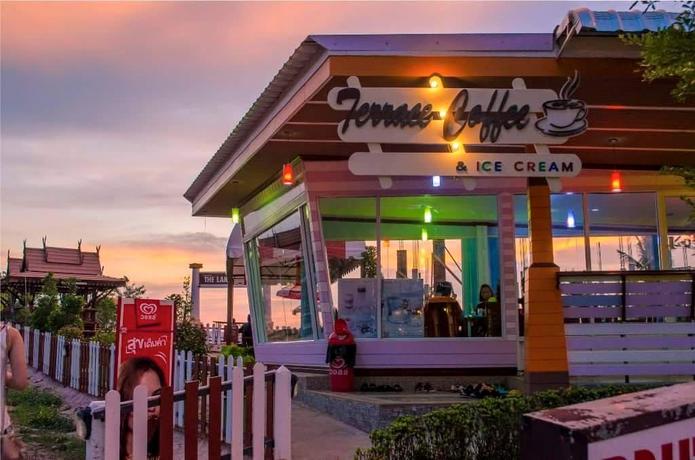 Imagen del bar/restaurante del Hotel Lake Terrace Resort. Foto 7