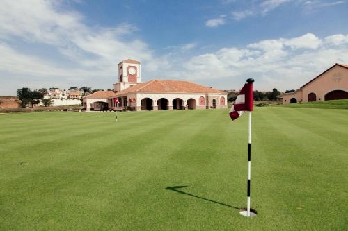 Imagen general del Hotel Lake Victoria Serena Golf Resort and Spa. Foto 1