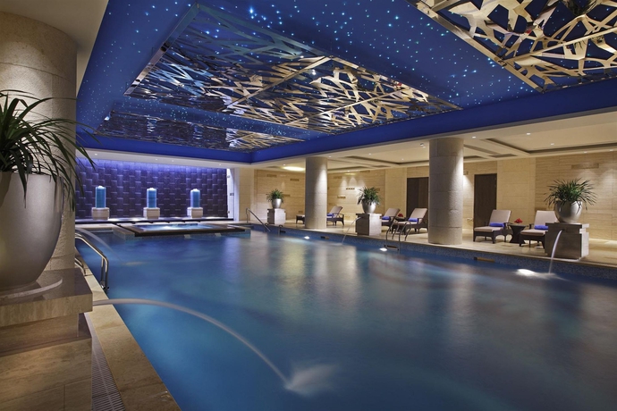 Imagen de la piscina del Hotel Lake View Hotel. Foto 15