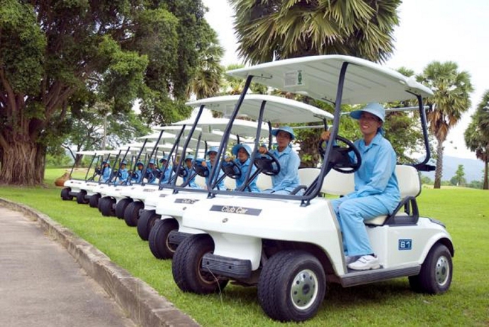 Imagen de los exteriores del Hotel Lake View Resort and Golf Club. Foto 9