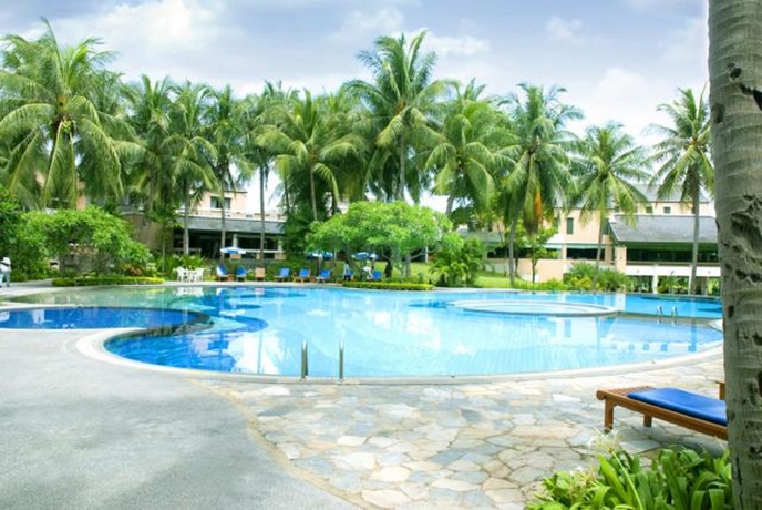 Imagen de la piscina del Hotel Lake View Resort and Golf Club. Foto 15