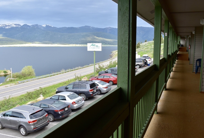 Imagen de los exteriores del Hotel Lake View Suites. Foto 17