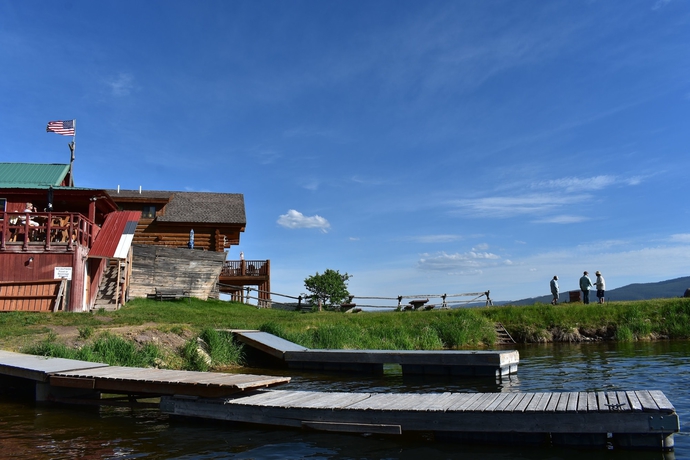 Imagen de los exteriores del Hotel Lake View Suites. Foto 18