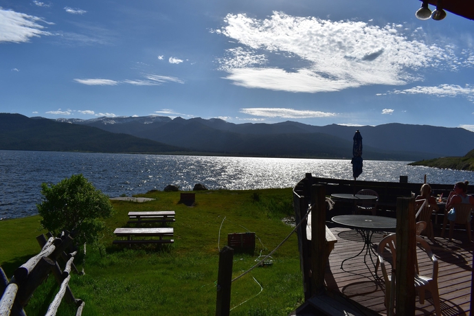 Imagen del bar/restaurante del Hotel Lake View Suites. Foto 6