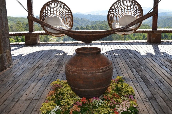 Imagen de los exteriores del Hotel Lake Vilas Charm and Spa. Foto 3