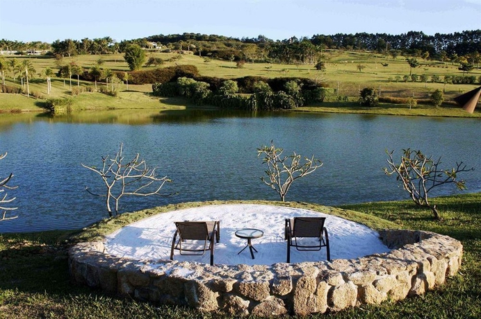 Imagen de los exteriores del Hotel Lake Vilas Charm and Spa. Foto 5