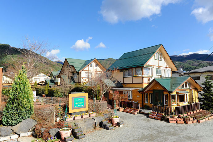 Imagen de los exteriores del Hotel Lake Villa Kawaguchiko. Foto 9