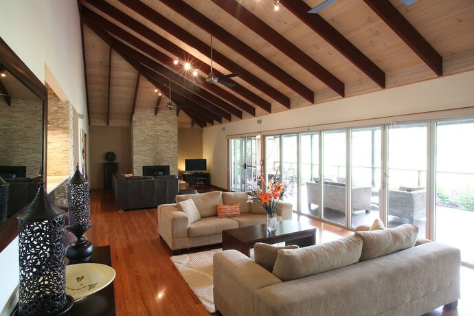 Imagen general del Hotel Lake Weyba Cottages. Foto 2