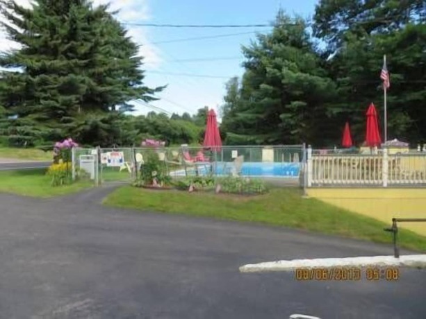 Imagen de la piscina del Hotel Lake Winnipesaukee Motel. Foto 19