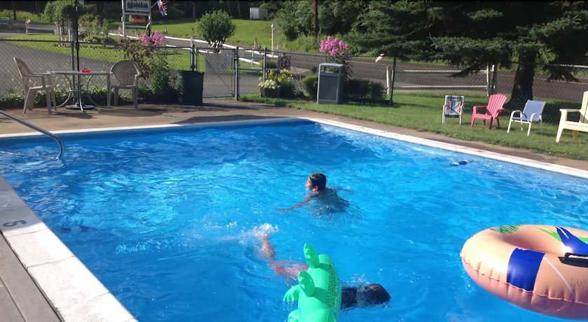 Imagen de la piscina del Hotel Lake Winnipesaukee Motel. Foto 20