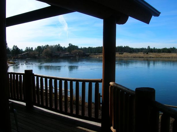 Imagen de los exteriores del Hotel Lake of the Woods Resort. Foto 20