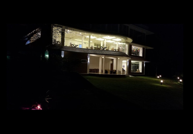 Imagen del bar/restaurante del Hotel LakeRose Wayanad Resort. Foto 3