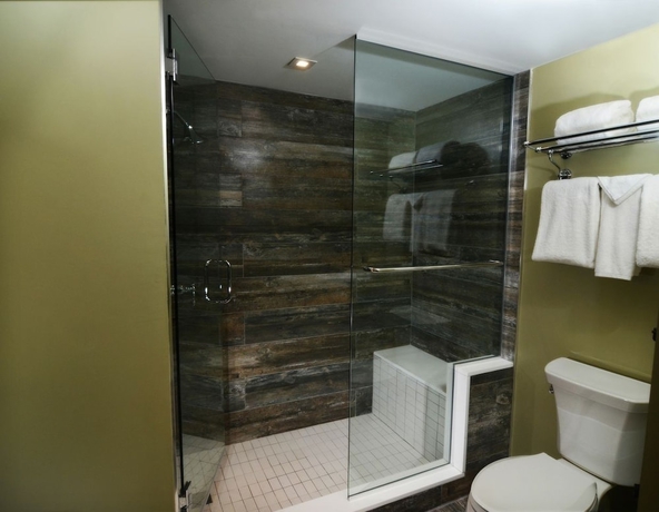 Imagen de la habitación del Hotel Lakehouse And Resort. Foto 13