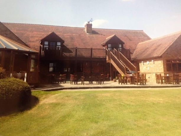 Imagen de los exteriores del Hotel Lakehurst Park. Foto 4