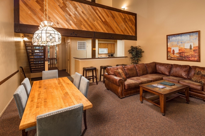 Imagen de los interiores del Hotel Lakeland Village At Heavenly. Foto 15