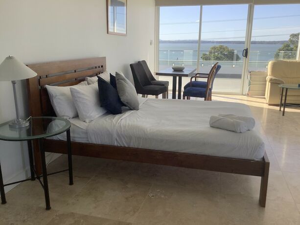 Imagen de la habitación del Hotel Lakes Resort. Foto 15