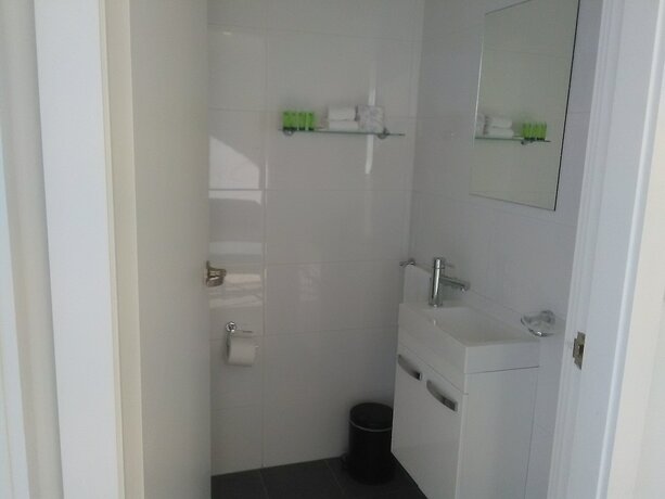 Imagen de la habitación del Hotel Lakes Resort. Foto 16