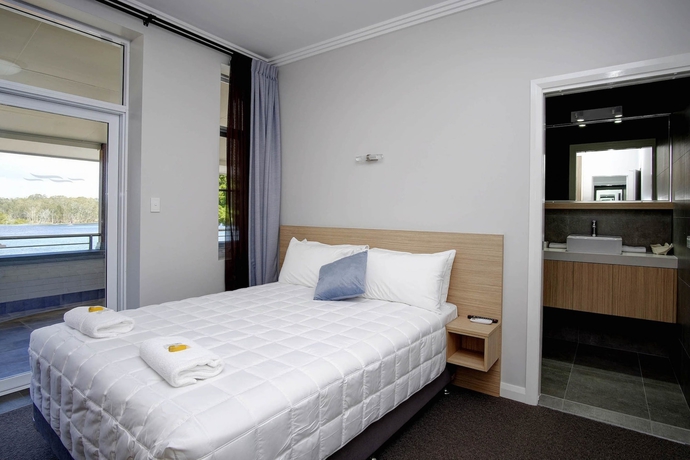 Imagen de la habitación del Hotel Lakes and Ocean Forster. Foto 7
