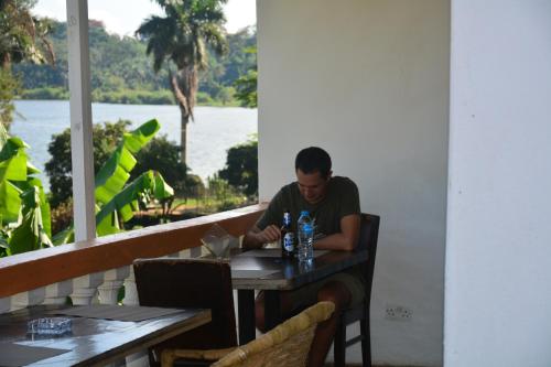 Imagen general del Hotel Lakeshore Bed and Breakfast. Foto 7