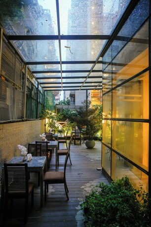 Imagen del bar/restaurante del Hotel Lakeshore Heights. Foto 13