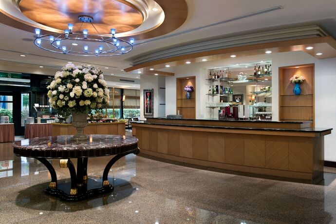 Imagen del bar/restaurante del Hotel Lakeshore Hotel Metropolis. Foto 12