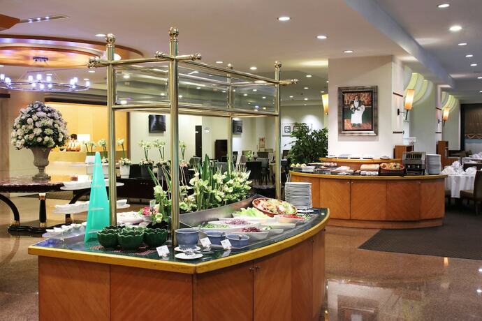 Imagen del bar/restaurante del Hotel Lakeshore Hotel Metropolis. Foto 14