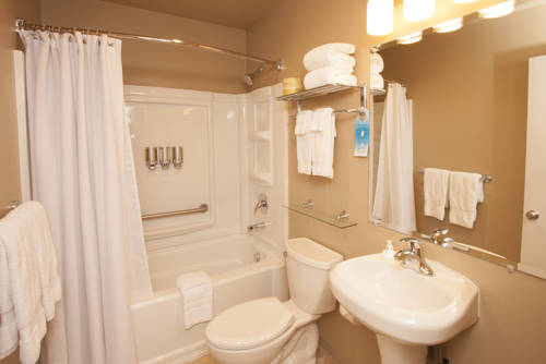 Imagen de la habitación del Hotel Lakeshore Inn. Foto 6