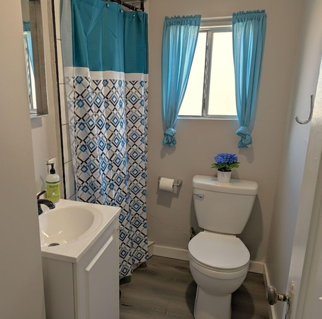 Imagen de la habitación del Hotel Lakeshore Resort. Foto 11