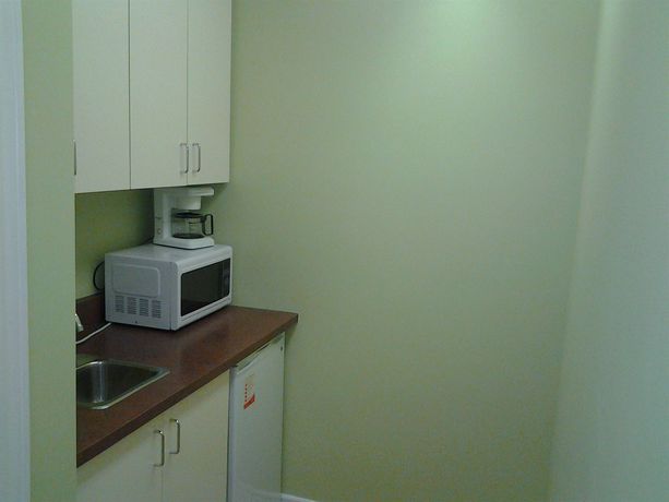 Imagen de la habitación del Hotel Lakeshore Suites. Foto 3